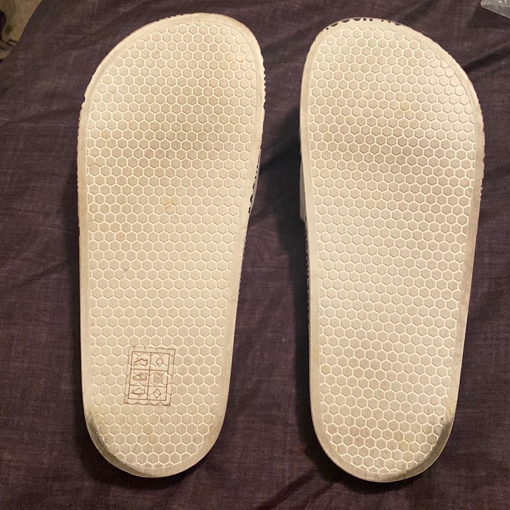 LOVE MOSCHINO Slides! - Picture 5 of 15